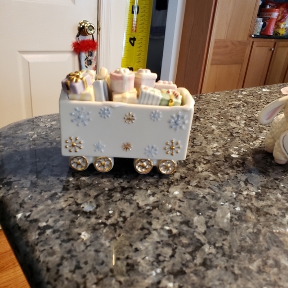 Lennox baby lamb oniment &LENOX Holiday Fraditions - Picture 4 of 16